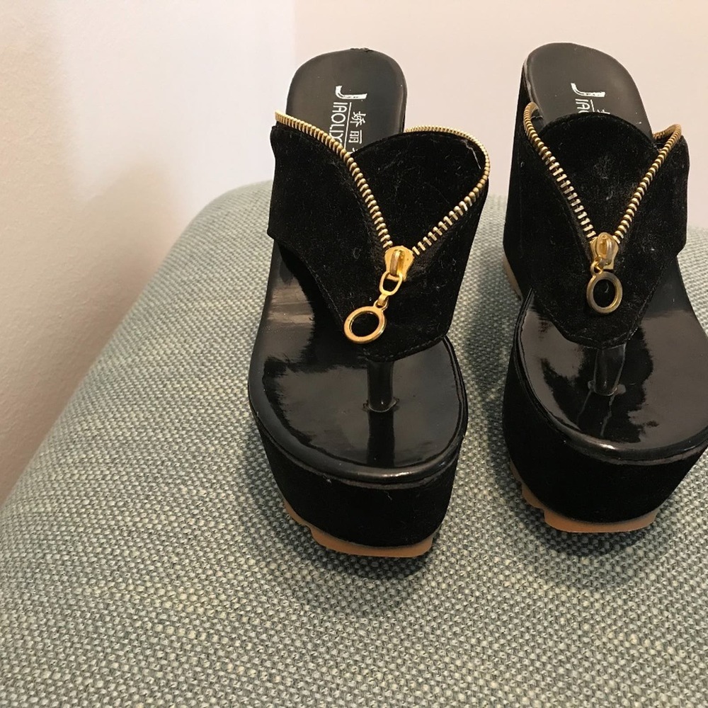HIGH HEELED elevated Platform FLIP FLOPS, GOLD ZIPPER DETAIL, SIZE 6.5, GUC